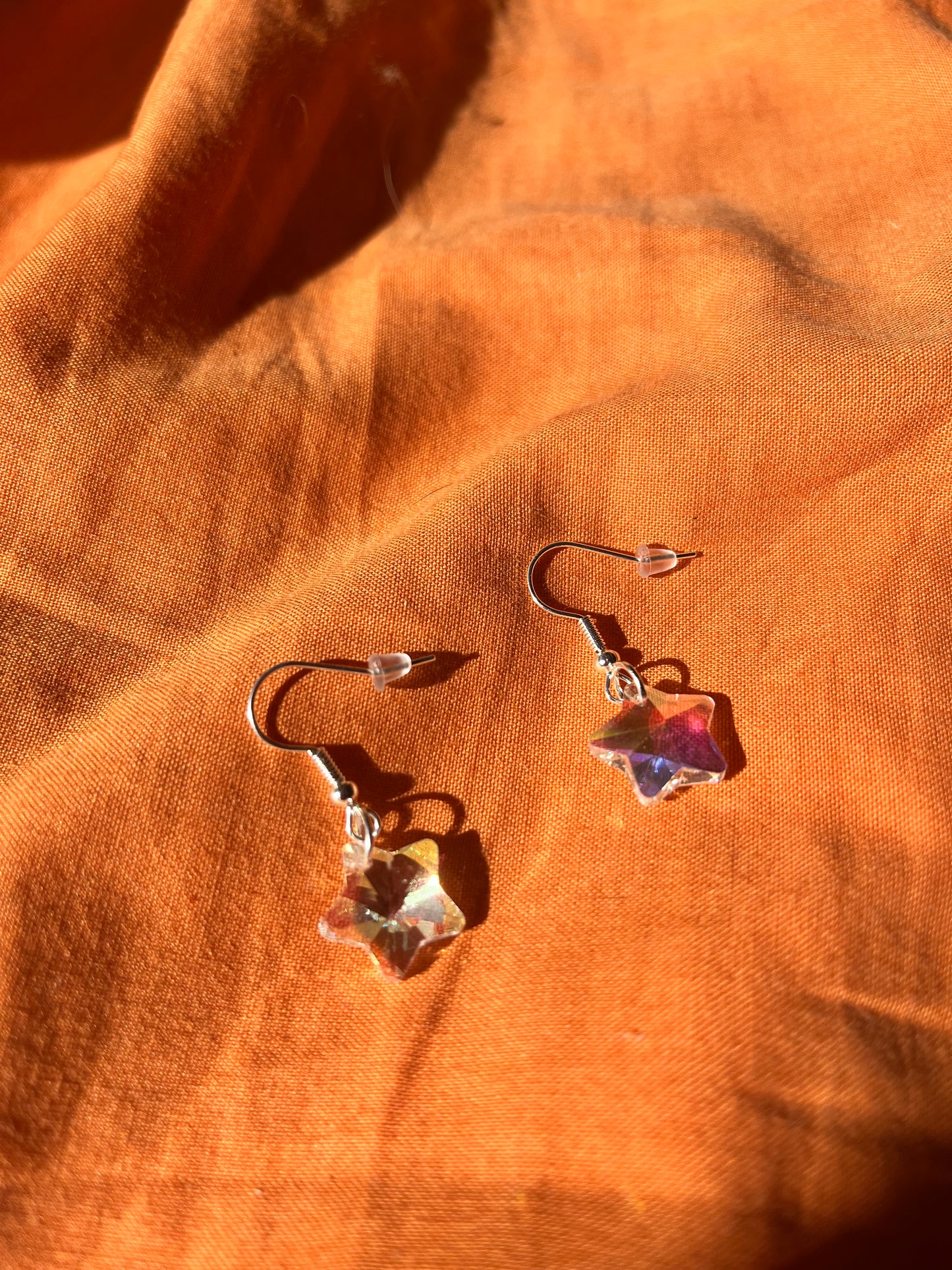 Handgemachte Sternen-Ohrringe mit Suncatcher Kristall